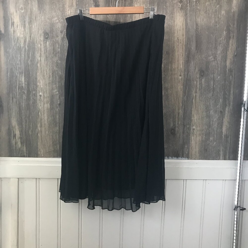 Vince Camuto Black Pleated Midi Skirt XXL